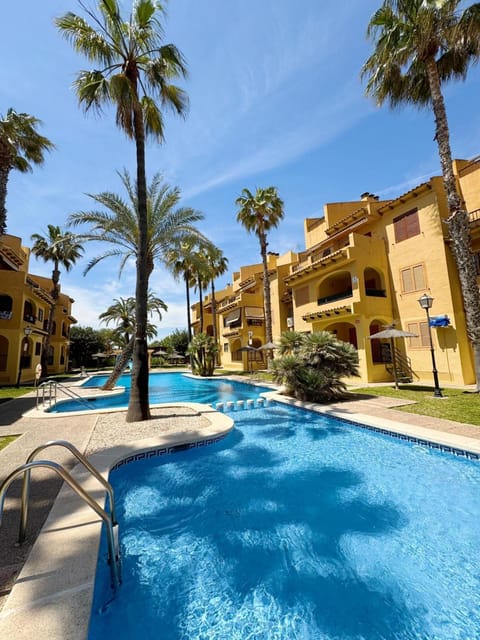 Swimming pool, sunbed
