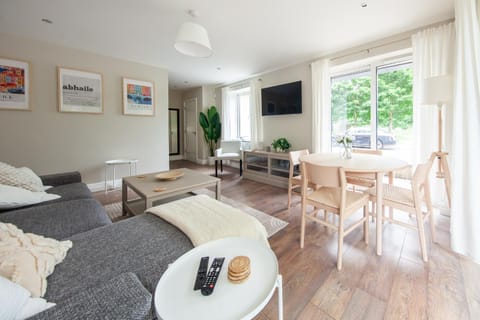 Stunning and modern 2 bedroom apartment in Lucan Apartment in Dublin