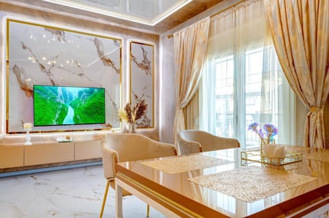 Communal lounge/ TV room, TV and multimedia, Living room, Seating area