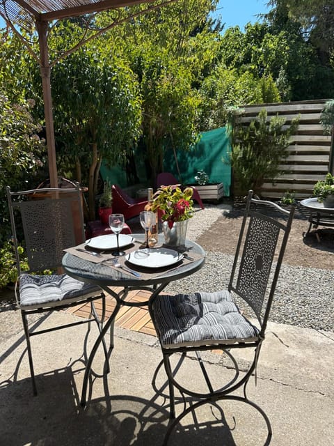 Patio, Dining area, Garden view