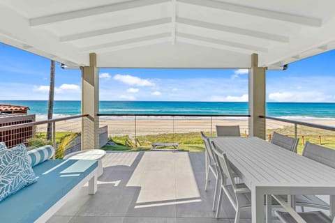Balcony/Terrace, Dining area, Beach