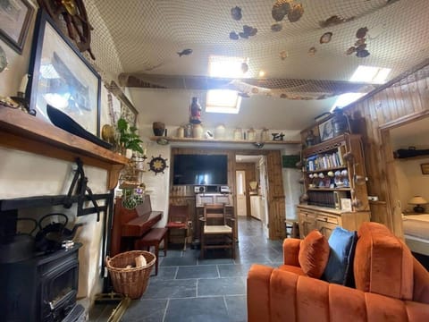 Charming Music Shop -Town Centre House in Dingle