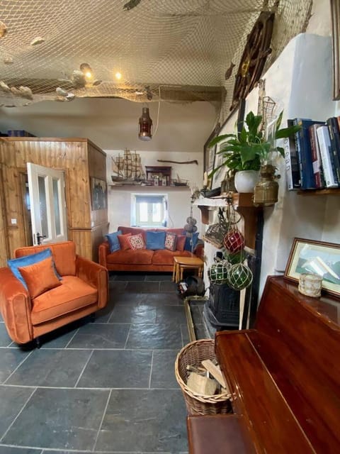 Charming Music Shop -Town Centre House in Dingle