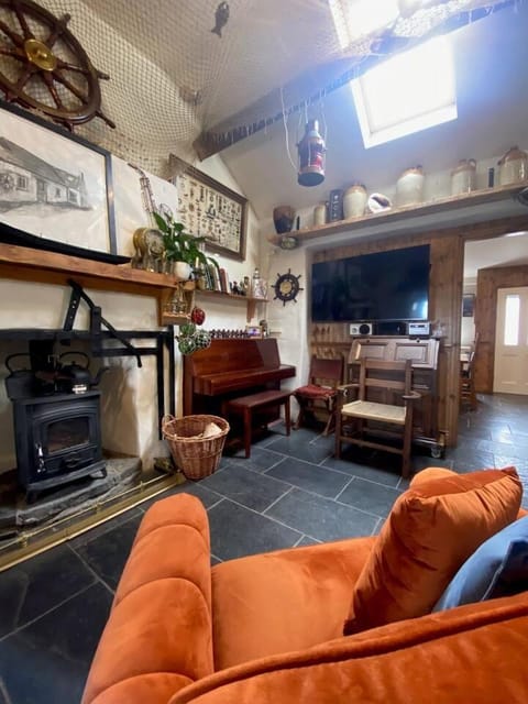 Charming Music Shop -Town Centre House in Dingle