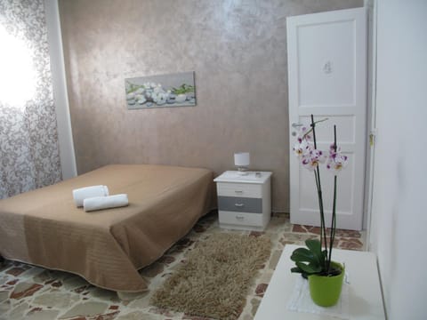 Day, Bedroom