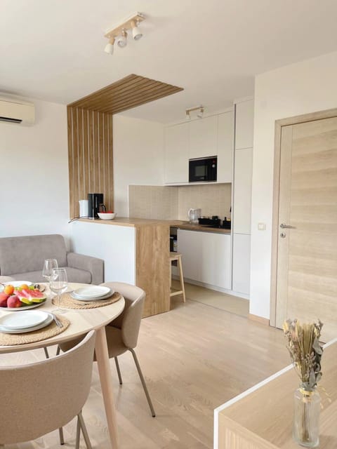 Kitchen or kitchenette, Food and drinks