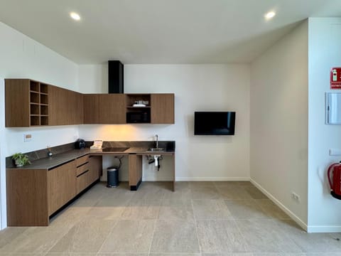 TV and multimedia, Kitchen or kitchenette, stove