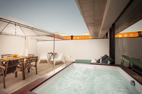 Day, Hot Tub