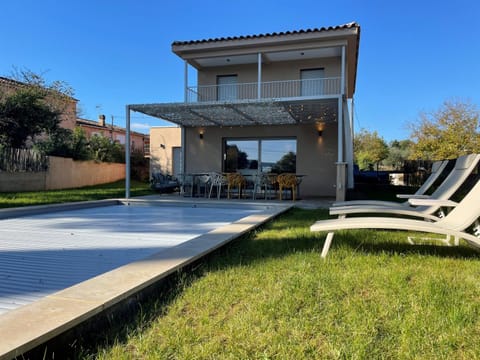 Property building, Garden view, sunbed