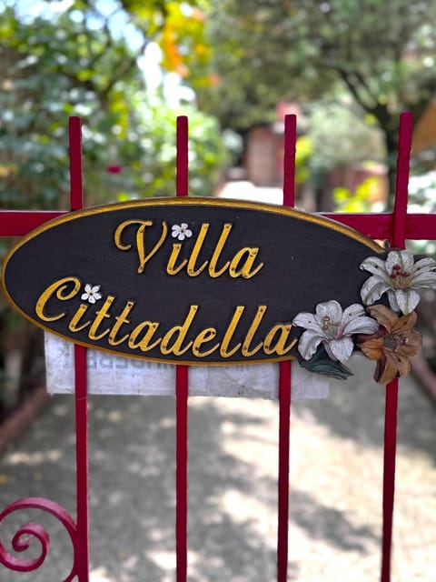 Day, Property logo or sign, Logo/Certificate/Sign, Text overlay, Street view, Certificate/Award