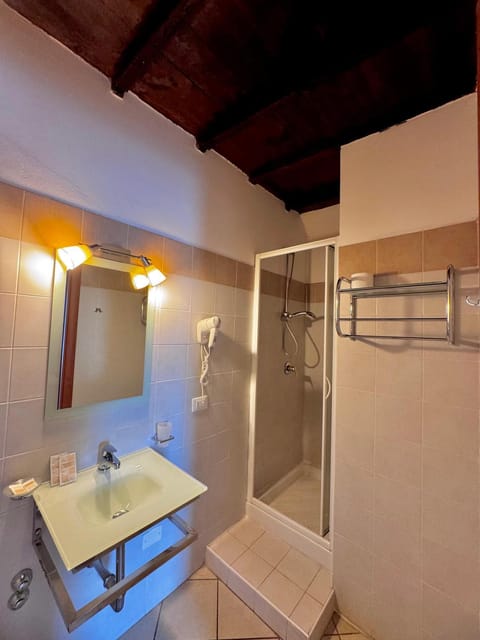 Shower, Bathroom, towels