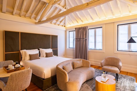 Bed, Photo of the whole room, Seating area, Bedroom