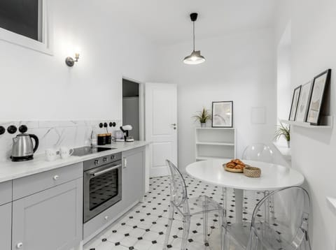 Coffee/tea facilities, Kitchen or kitchenette, Food and drinks, Dining area, Food, minibar, oven, pet friendly, stove, toaster
