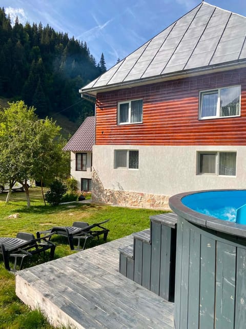 Garden view, Pool view, River view, Street view