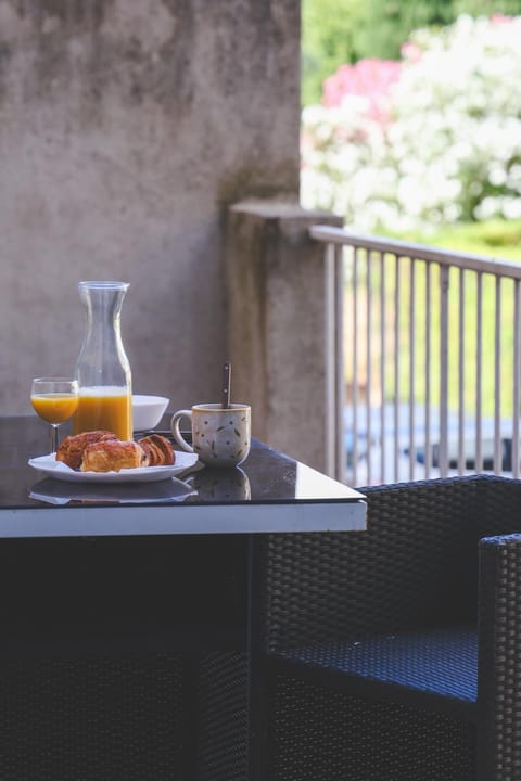 View (from property/room), Balcony/Terrace, Dining area