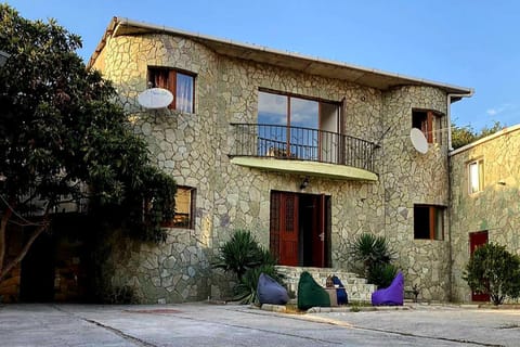 Property building, Day