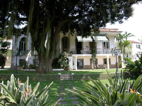 Property building, Spring, Day, Natural landscape, Garden, Garden view