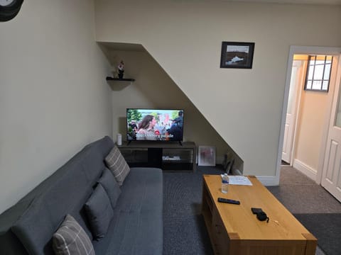Communal lounge/ TV room, Communal lounge/ TV room