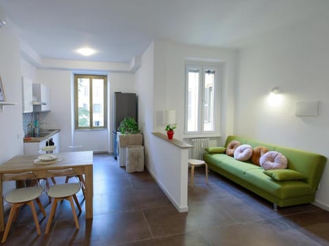 Communal lounge/ TV room, Kitchen or kitchenette, Living room, Seating area, Dining area, air conditioner