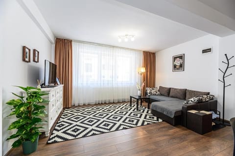 TV and multimedia, Living room, Decorative detail, Seating area