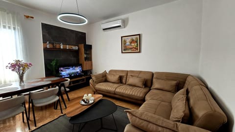 TV and multimedia, Living room, Dining area, air conditioner