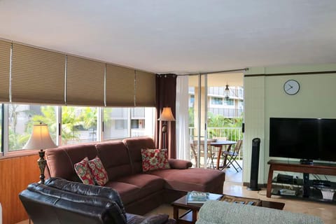 Haleakala Shores A-308 - Ocean/Mountain Views, Stylish 2br/2ba, Lanai, AC, Wi-Fi House in Kamaole