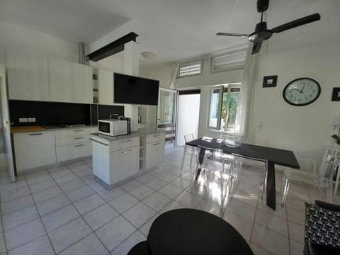 TV and multimedia, Kitchen or kitchenette, Dining area, microwave, stove, air conditioner