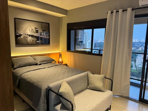 Bed, TV and multimedia, Living room, Photo of the whole room, Seating area, Bedroom