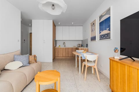 Communal lounge/ TV room, TV and multimedia, Kitchen or kitchenette, Living room, Seating area, Dining area