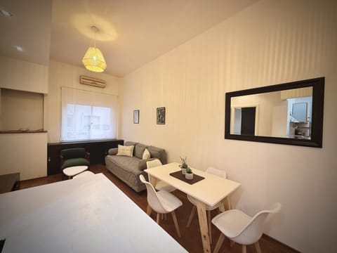 Bed, Massage, TV and multimedia, Living room, Spa and wellness centre/facilities, Photo of the whole room, Seating area, Bedroom, air conditioner