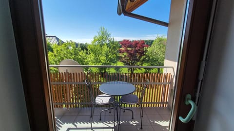 Day, View (from property/room), Balcony/Terrace, Balcony/Terrace, Dining area