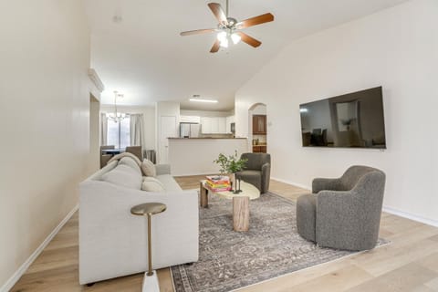 6 Mi to State Farm Stadium Avondale Family Home! House in Litchfield Park