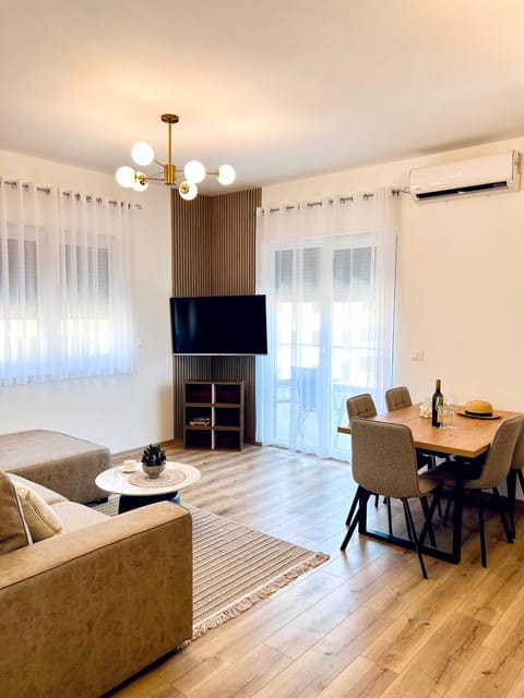 TV and multimedia, Seating area, Dining area, air conditioner
