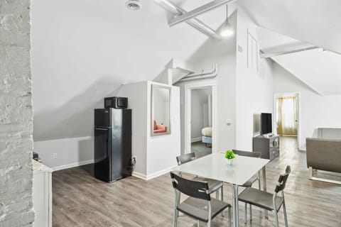 Downtown Detroit 2BR | King, WiFi, Parking House in Windsor