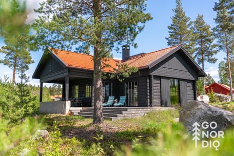 Property building, Natural landscape, Garden, Balcony/Terrace