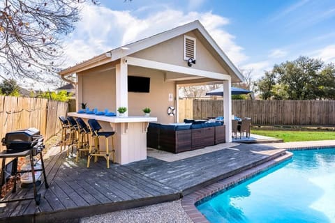 Houston Escape Heated Pool Cabana & Game Room House in Houston