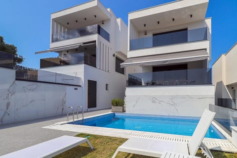 Property building, Day, Balcony/Terrace, Pool view, Swimming pool