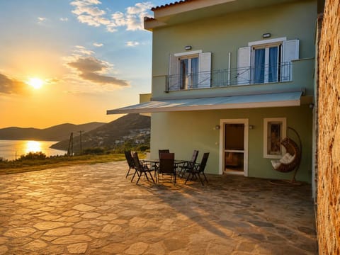 Property building, Natural landscape, View (from property/room), Balcony/Terrace, Sea view, Sunset