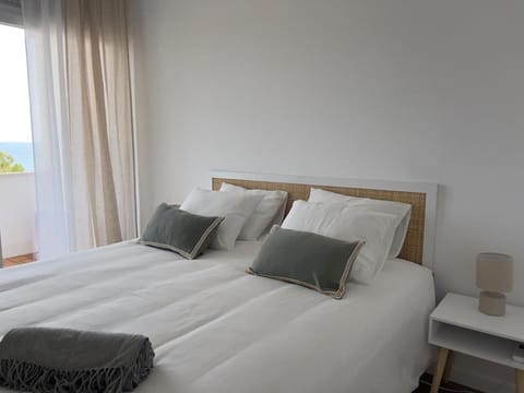 Bed, Bedroom, Sea view