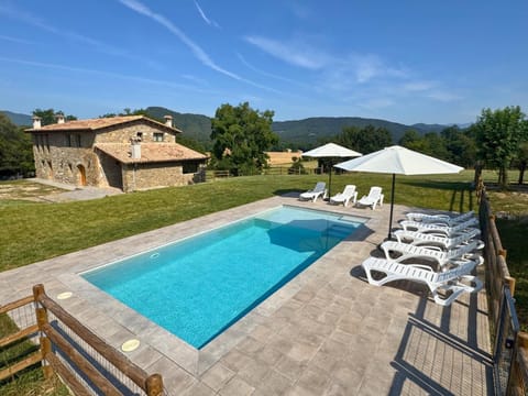 Property building, Natural landscape, Garden, Garden view, Mountain view, Pool view, Swimming pool