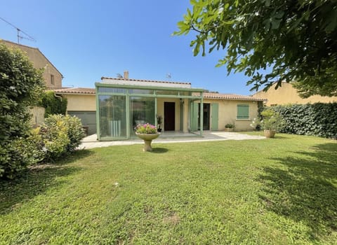 Property building, Spring, Day, Garden, Garden view
