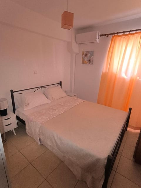 Bed, Bedroom, air conditioner