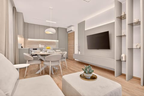 TV and multimedia, Living room, Seating area, Dining area