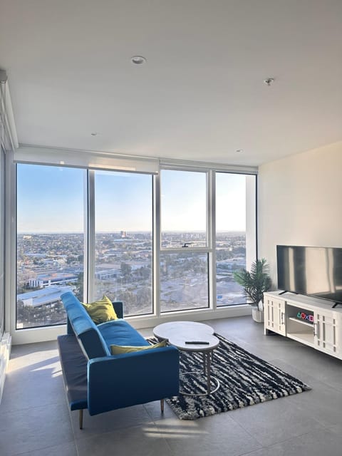 Communal lounge/ TV room, TV and multimedia, Living room, Seating area, Evening entertainment