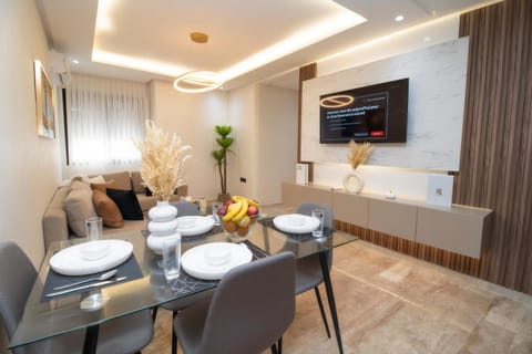 TV and multimedia, Living room, Seating area, Dining area