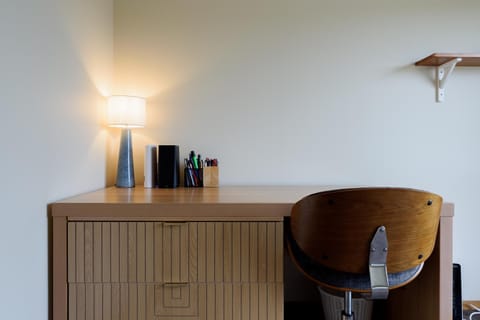 Sunny Ambleside Escape & Home Office House in Devonport