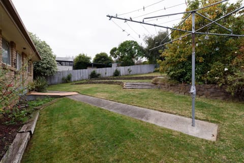 Sunny Ambleside Escape & Home Office House in Devonport