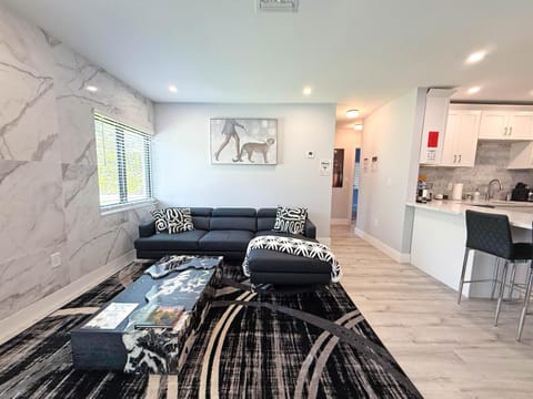 Living room, Photo of the whole room, Seating area, pet friendly