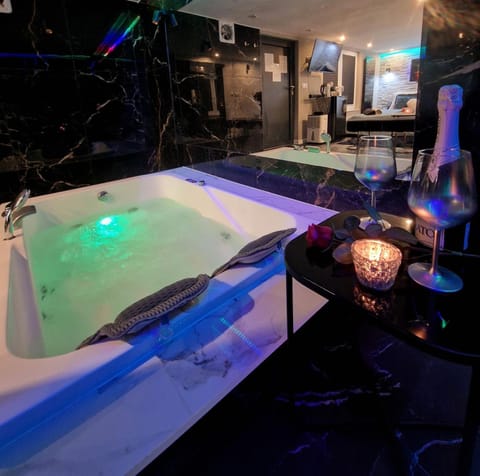 Jacuzzi przy Plaży - Apartament Kołobrzeg Apartment in West Pomeranian Voivodeship, Poland