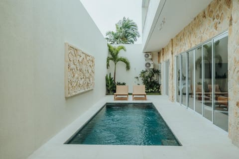 View (from property/room), Balcony/Terrace, Swimming pool, Swimming pool, sunbed
